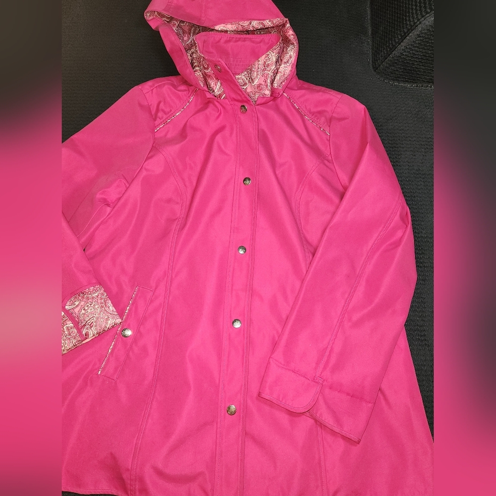 Women's Hot Pink Dennis Basso Rain Coat With Pink Paisley Lining Size Medium